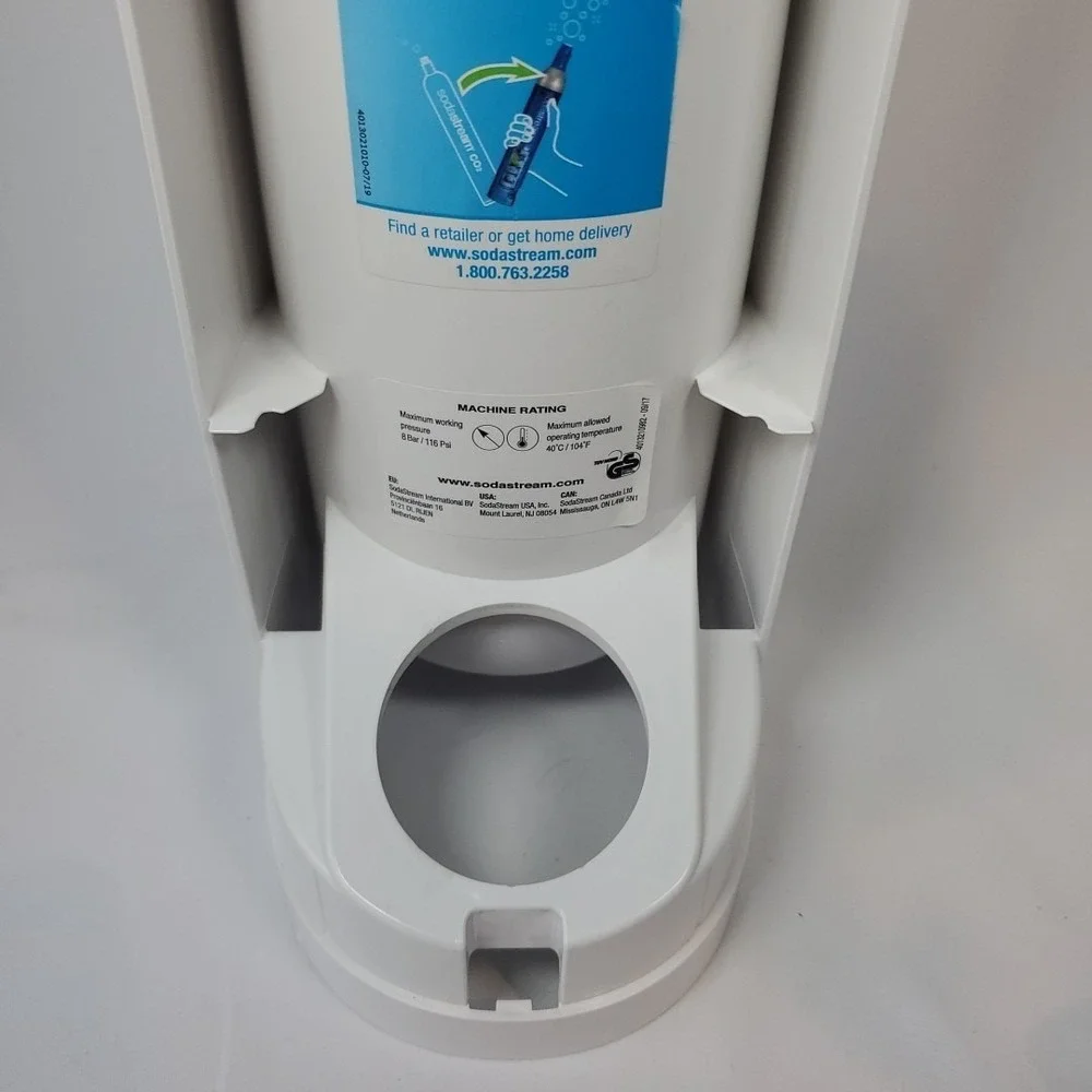 SodaStream Fizzi SPT-001 Sparkling Water Machine White and Chrome + CO2 Canister